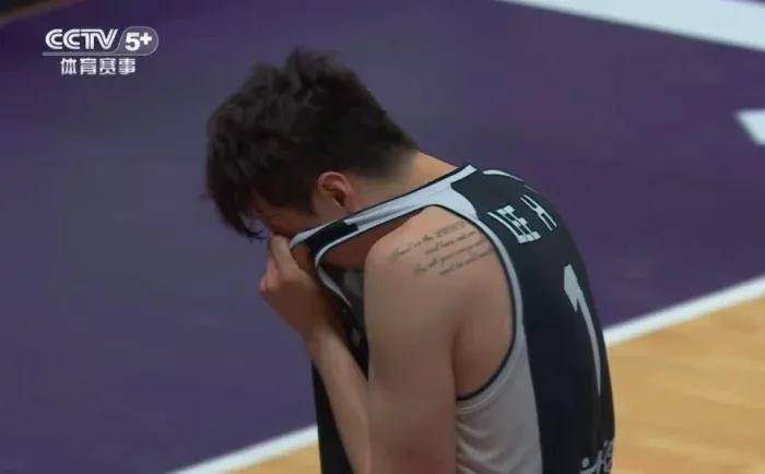 包含新西兰队在划船比赛中力挫群雄，取得胜利的词条