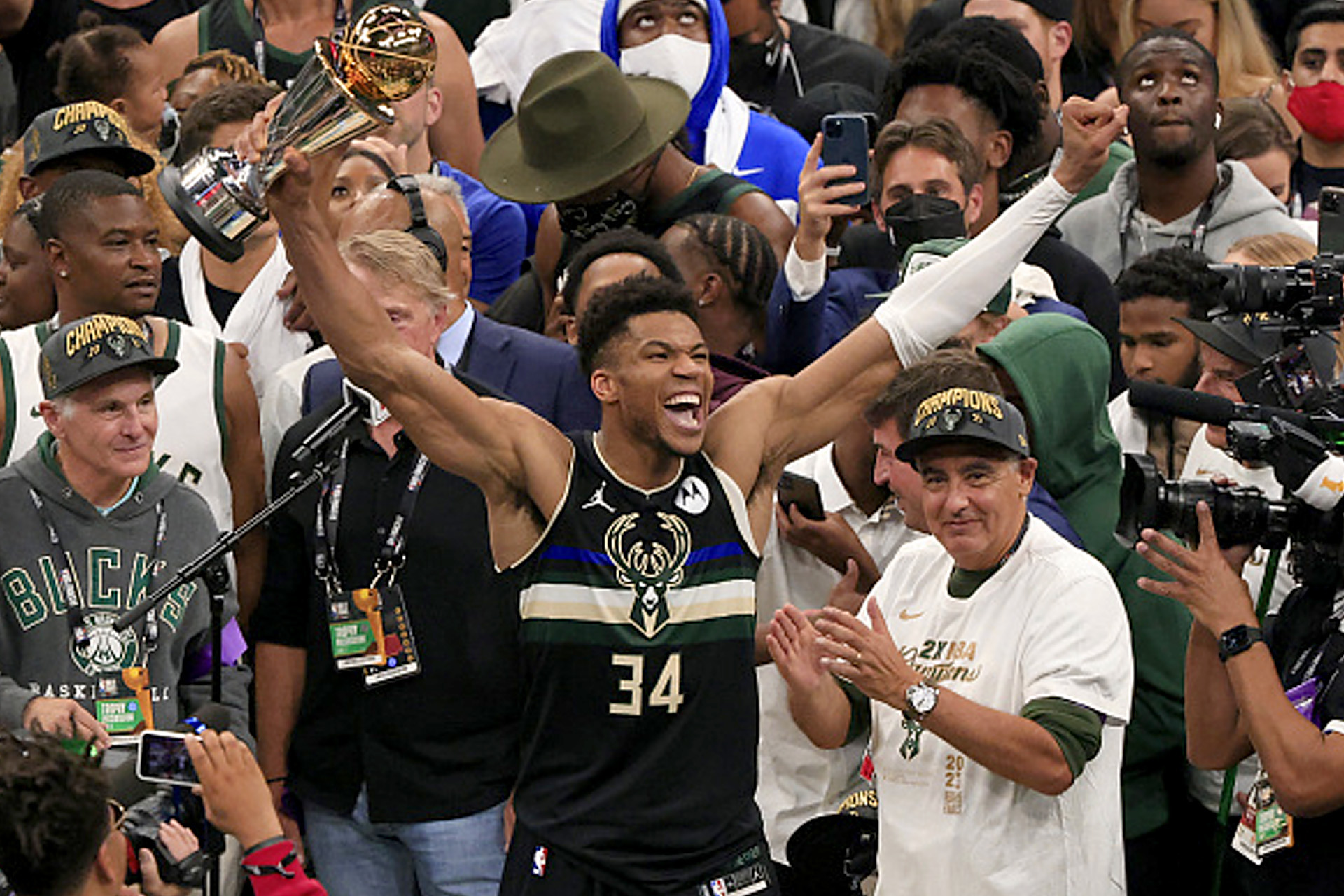 雄鹿队全队发威，横扫凯尔特人队