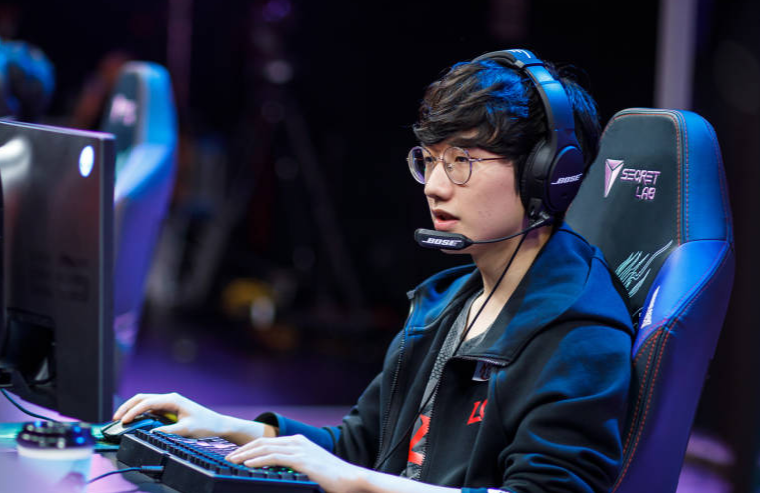 开云体育中国-CLG血洗TSM，Peanut关键团战开团秒人顶尖较量小组赛，成为赛场最大亮点