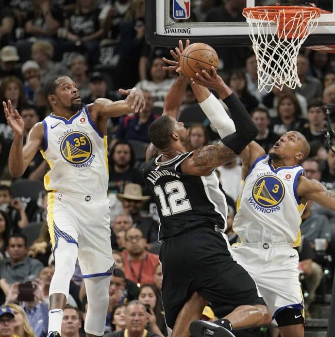 小猪参加马刺磨破鹈鹕连胜纪录