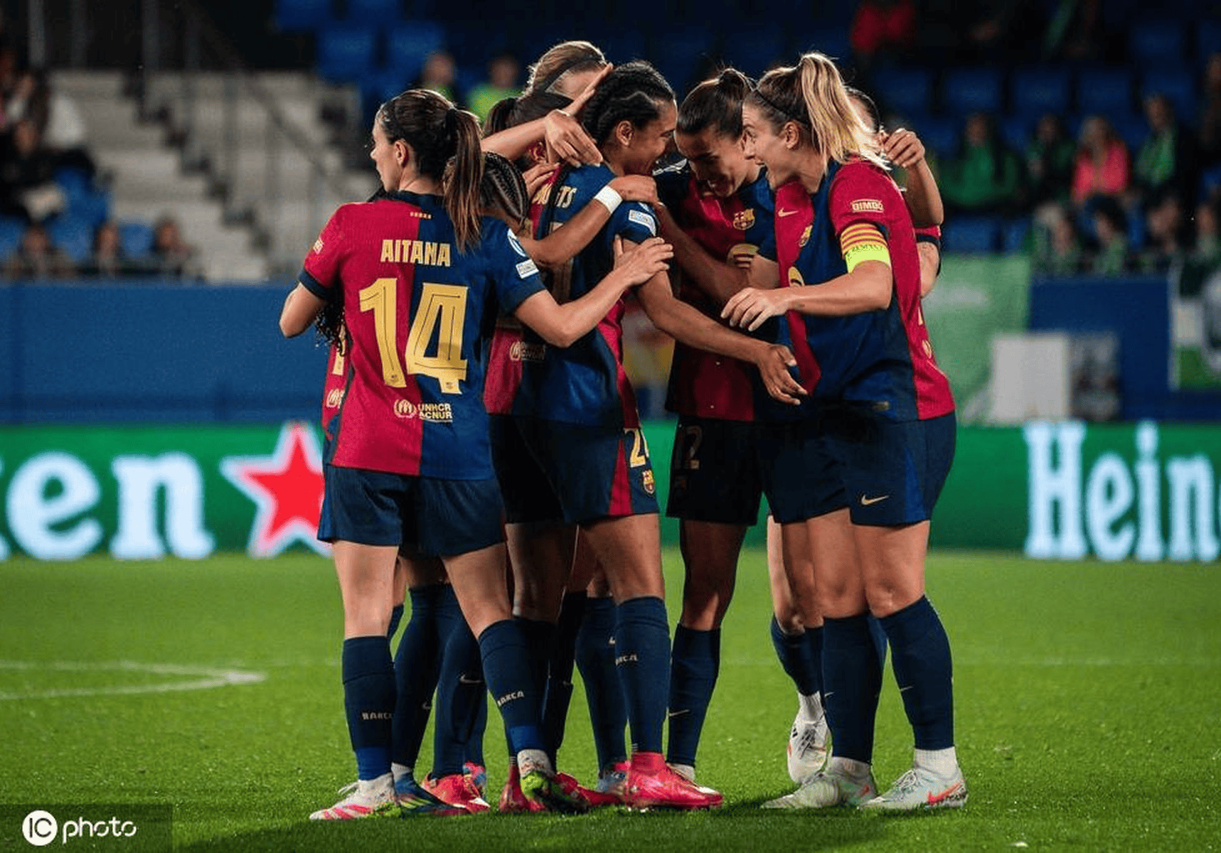 阿联酋女子足球争夺激烈