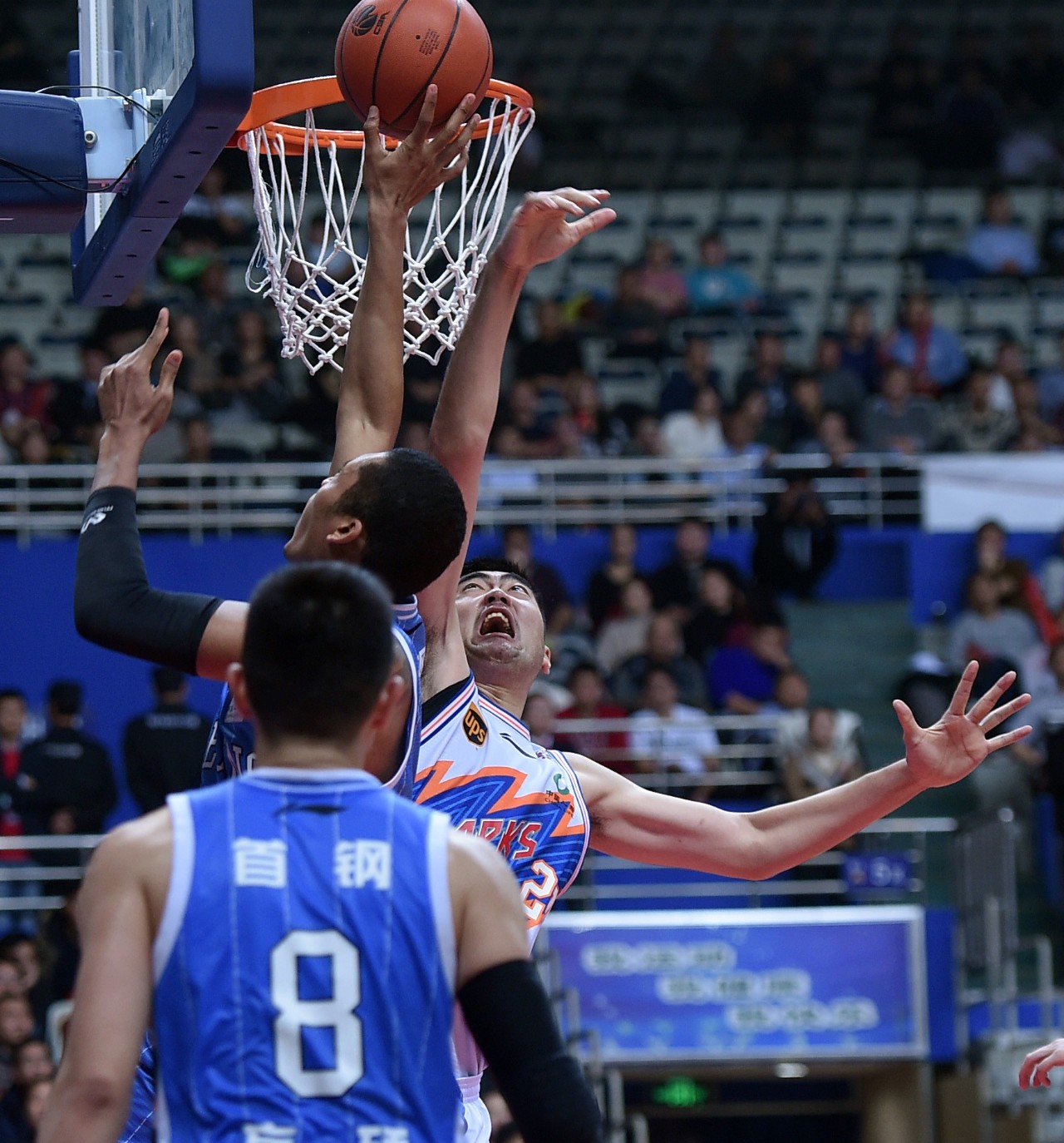 阿尔及利亚队力克对手，继续向前迈进