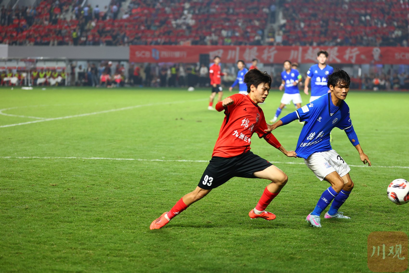 本土球星大爆发，联赛双方激烈争夺胜利