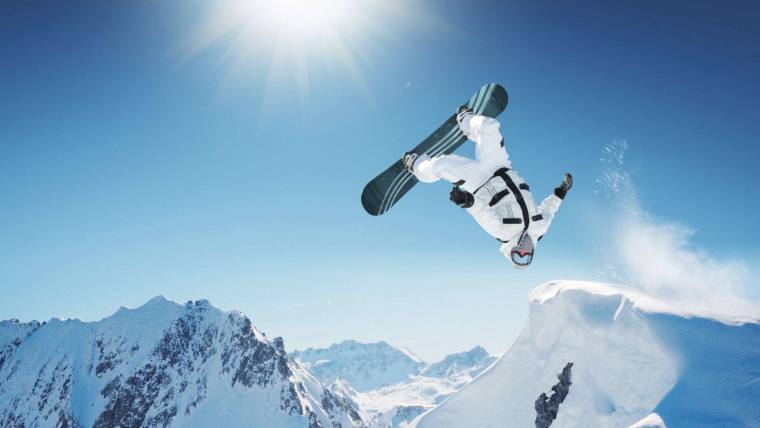 开云体育在线-东西碰撞，当范弗利特的三分雨落在新疆队的铁血防线上