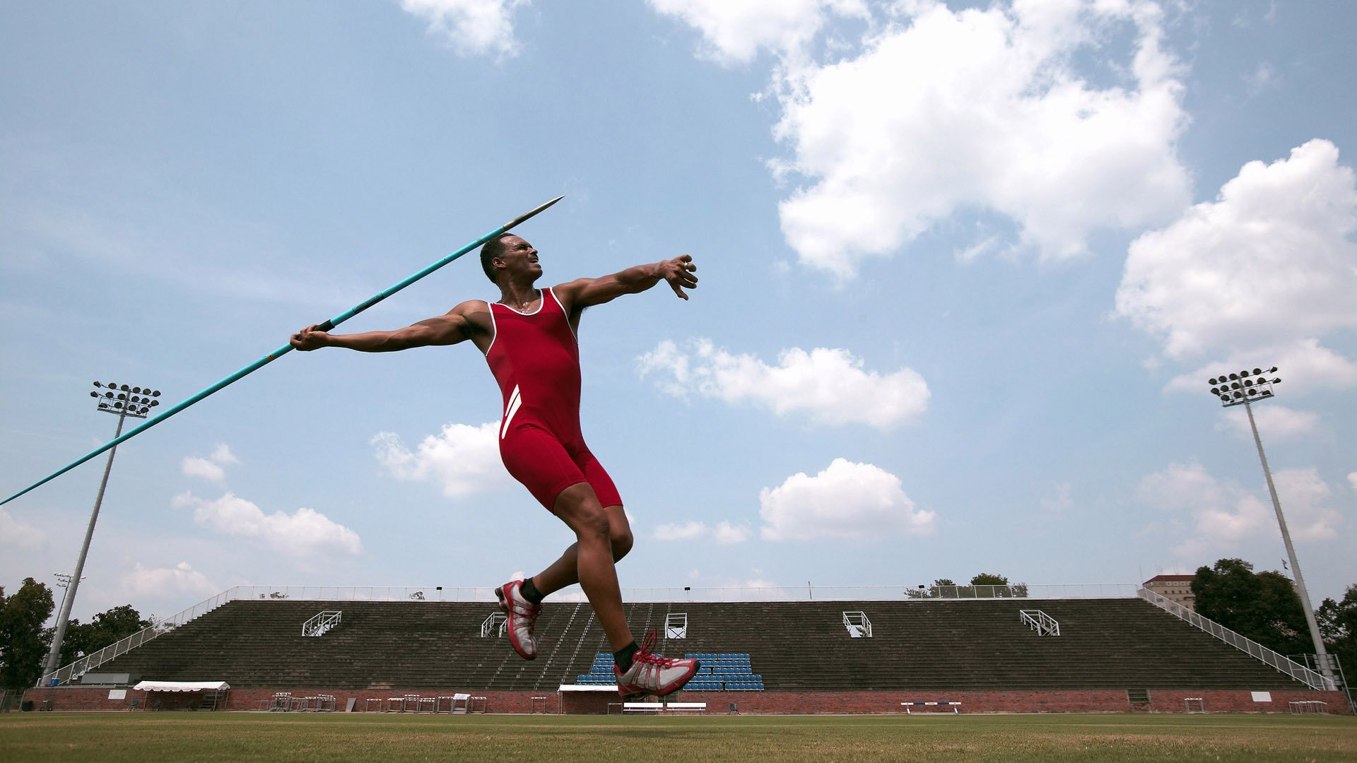 开云体育入口-梅西的制胜球是献给卡塔尔的—一场没有观众的巅峰对决